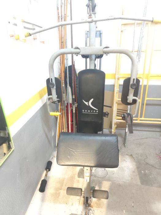 Máquina de treino multifunções