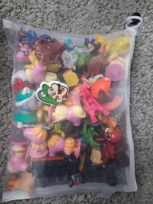 Paka figurek z jajek/ jogurtów