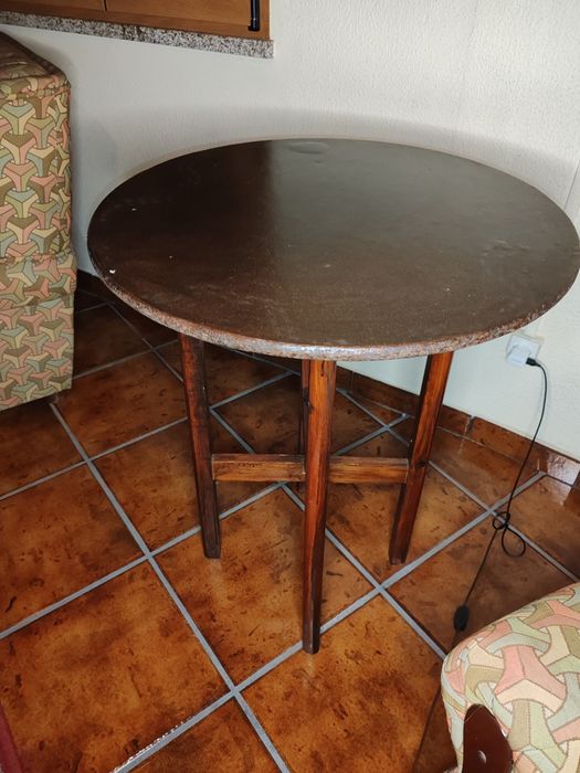 Mesa em madeira de apoio, decoração