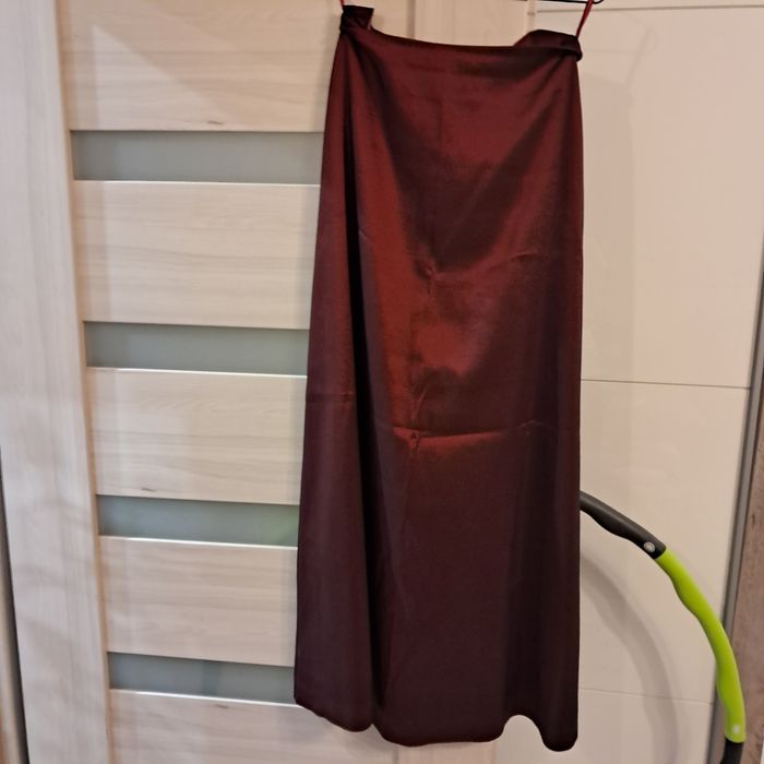 Elegancka sukienka z gorsetem i szalem 36