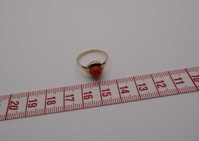 Złoty pierścionek naturalny koral półkula R.17