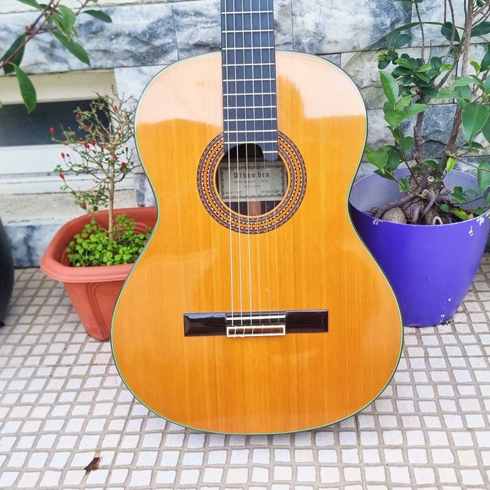 Guitarra Alhambra 11C | 2 anos de garantia