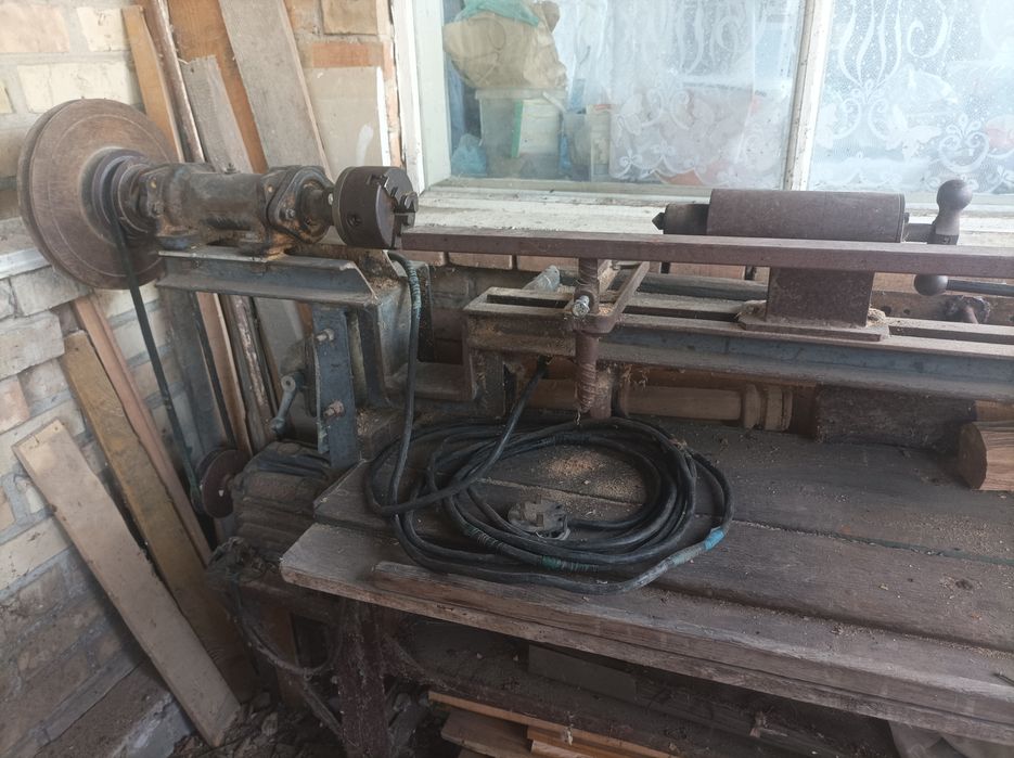 Токарний станок по дереву