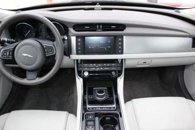 2017 Jaguar XF Premium