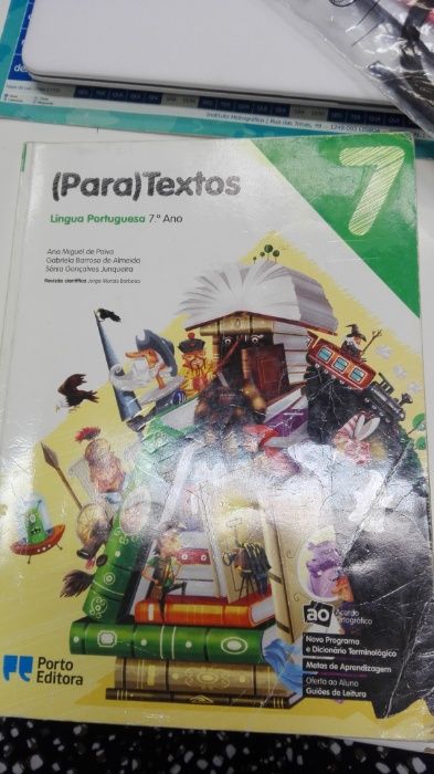 Livros e manuais escolares