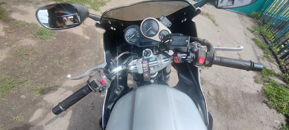 Продажам Yamaha FZ 400