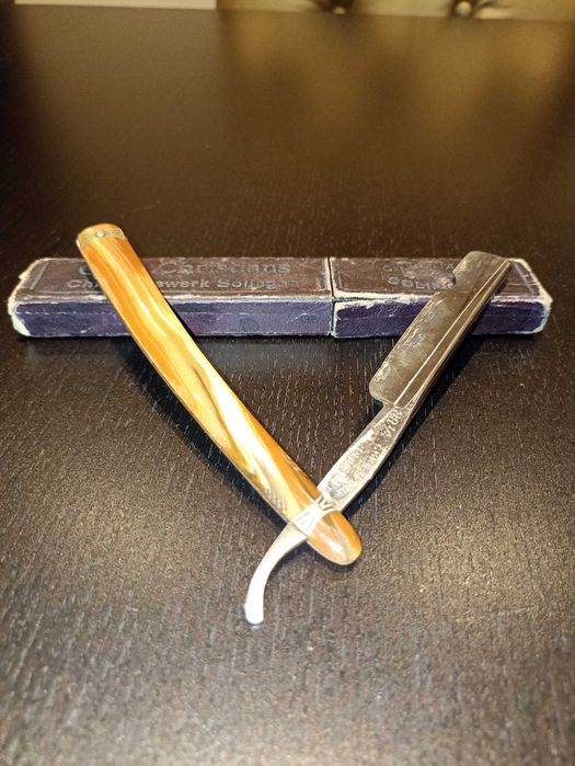 Sprzedam starą brzytwę CHRISTIANS SOLINGEN. Cena 40 zł.