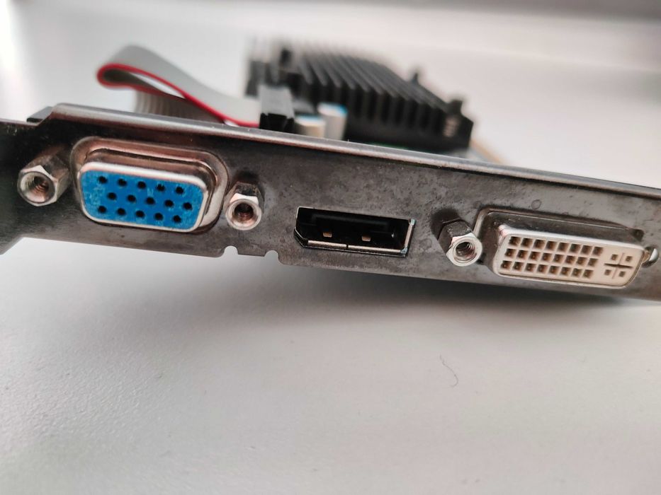 SAPPHIRE HD5450 512m  ddr3 DVI, DP, VGA