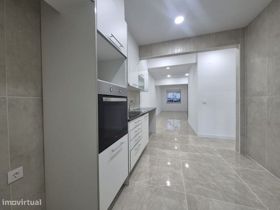 Apartamento T2 Remodelado com Suite — Almada, Cova Da Piedade, Pragal E Cacilhas, Setúbal