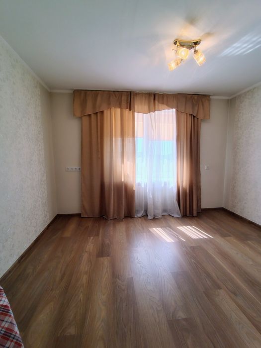 Продам трикімнатну квартиру в районі 8/9 школи по вул Бандери