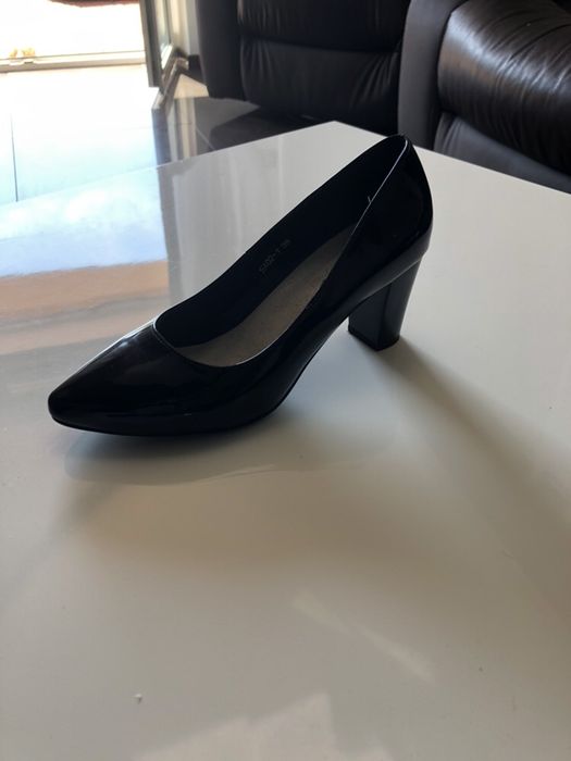 Czarne lakierowane buty