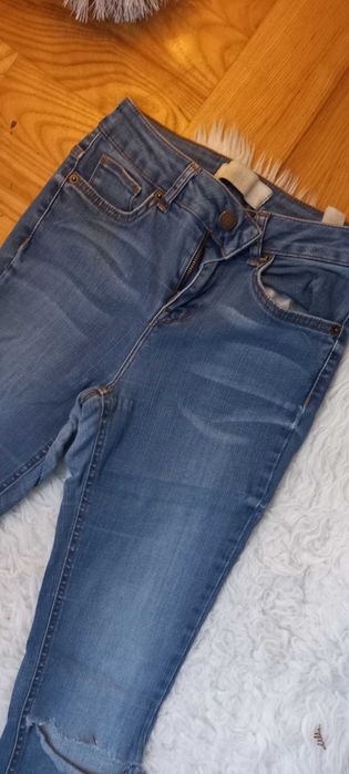 Spodnie z rozdarciami