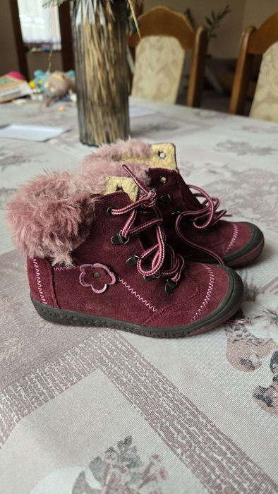 Продам дитяче взуття осінь зима в ідеальному стані!