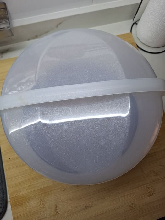 Boleira alta e redonda da tupperware como nova