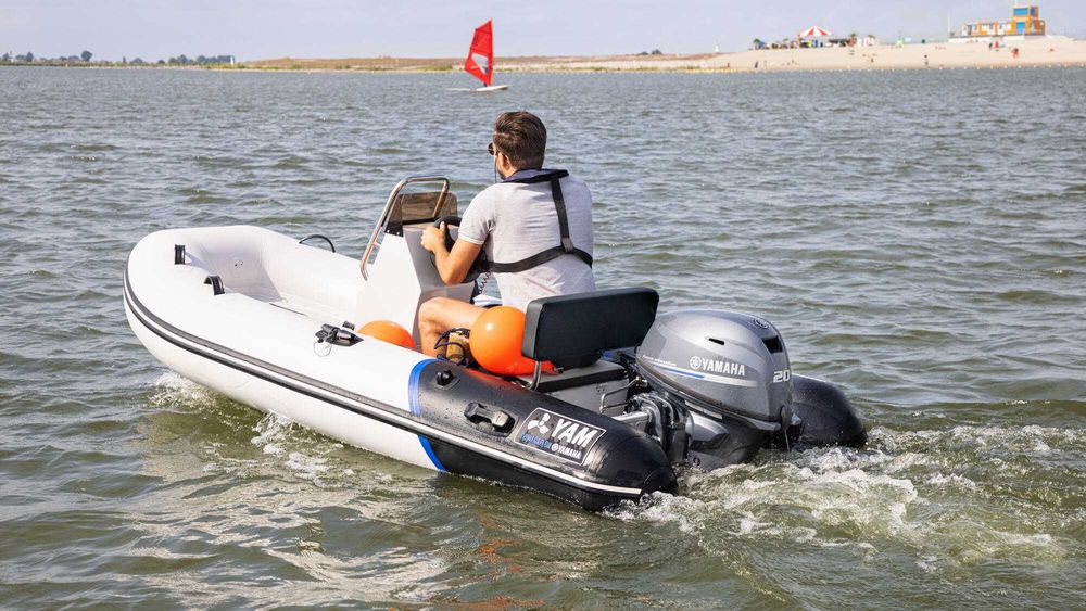 Yamaha F20G | silnik zaburtowy | 20 KM | rumpel, manetka | waga 57 kg