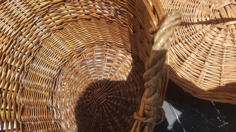 2 cestos antigos grandes