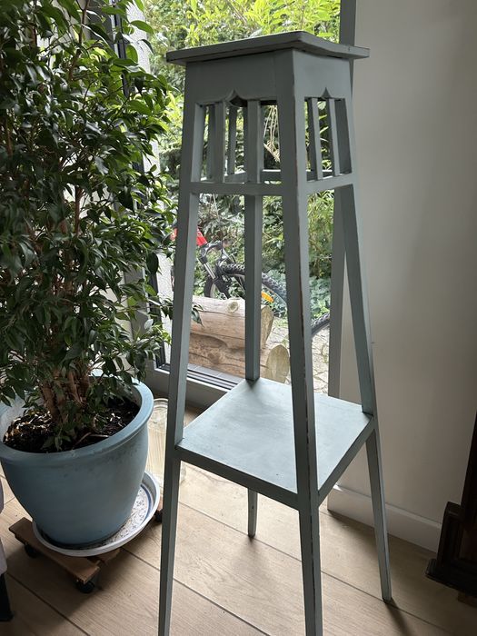 Drewniany stylizowany kwietnik