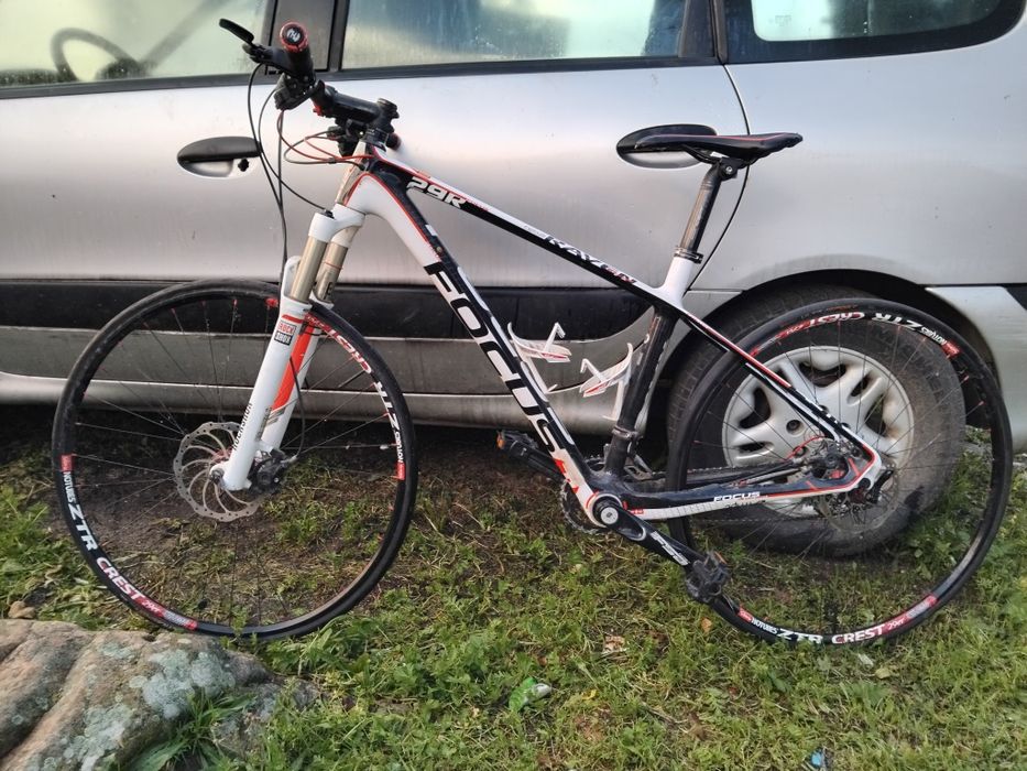 Bicicleta Focus de Carbono roda 29 em segunda mão