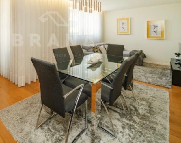 Mesa de Jantar Paulisan em Vidro Temperado + 6 Cadeiras Estofadas