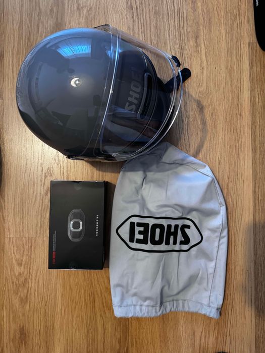 Capacete Shoei e intercomunicador
