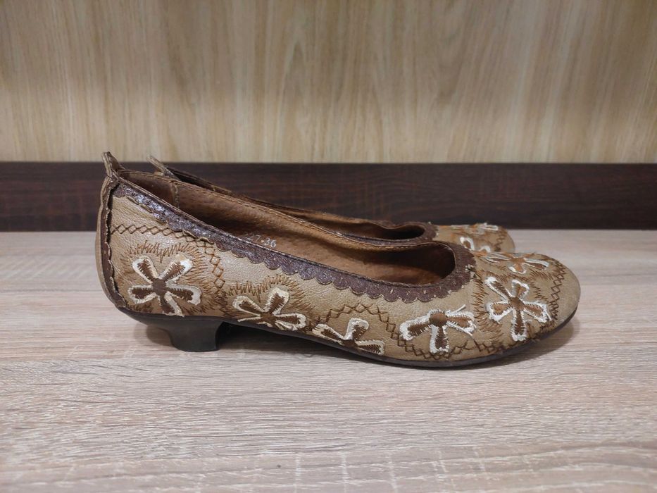 Brązowe baleriny M.Daszynski z haftem r. 36