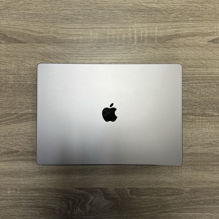 MacBook Pro 16 2021 M1Pro 512 ssd 16 ram