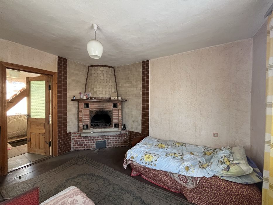 Дача з каміном біля Дніпра