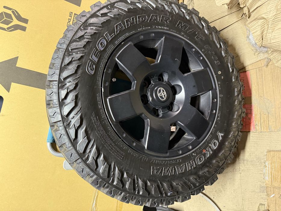 Toyota FJ Cruiser 4Runner Prado Hilux диски та шини мт 255/70R17