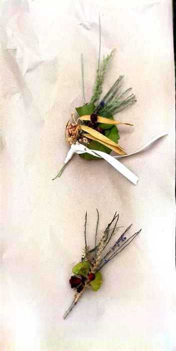 Komplet butonierek kolorowych