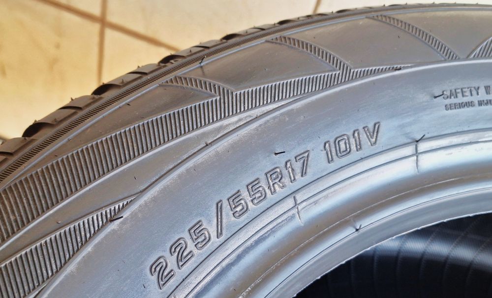 2x 225/55R17 Falken Eurowinter HS01 101V D/B/72dB 3 lata gwar.