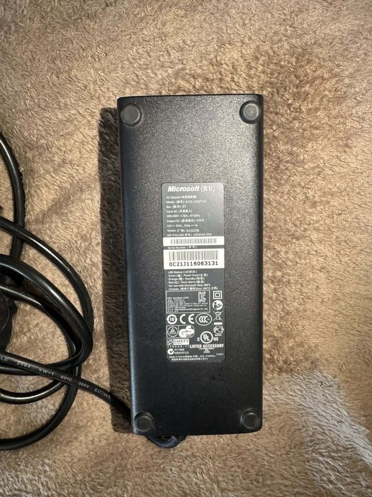 Xbox 360 S + dwa pady + kinect + gry