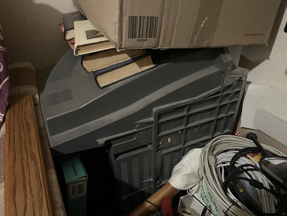 Samsung plano 68 см діагональ