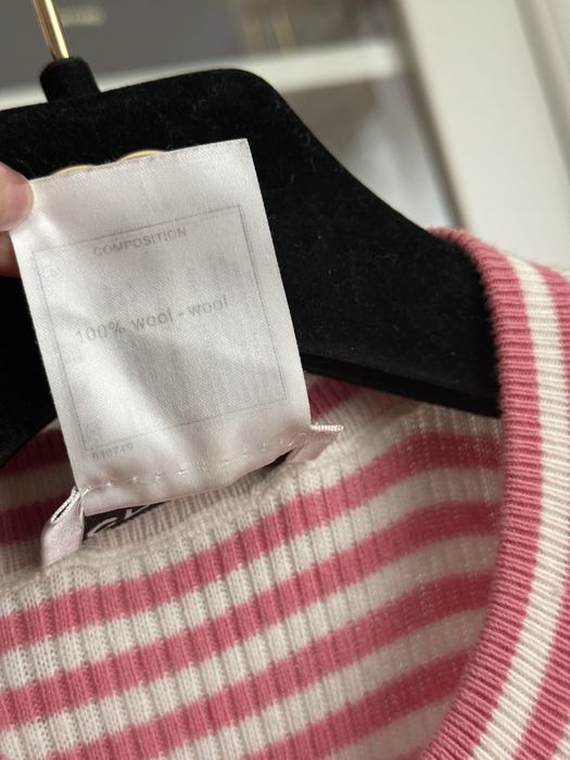 Sweterek rozowy chanel top guziki