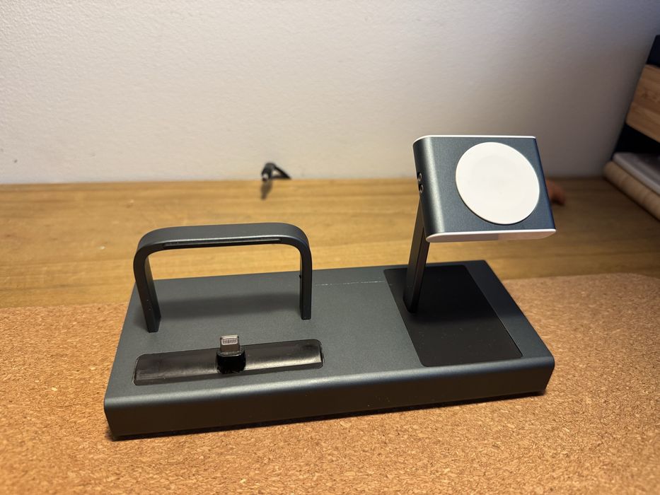 Stacja ładująca Nomad Base Station do iPhone'a i Apple Watch