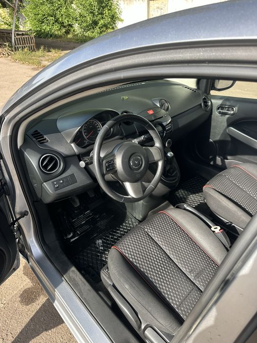 Mazda 2 (2011год)