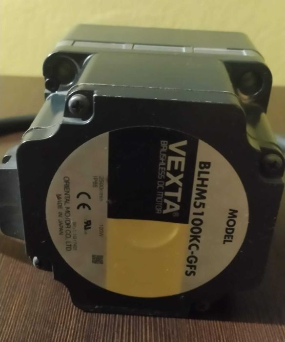silnik bezszczotkowy 100W DC24V BLHM5100KC-GFS 5G20 z przekładnią 1:20