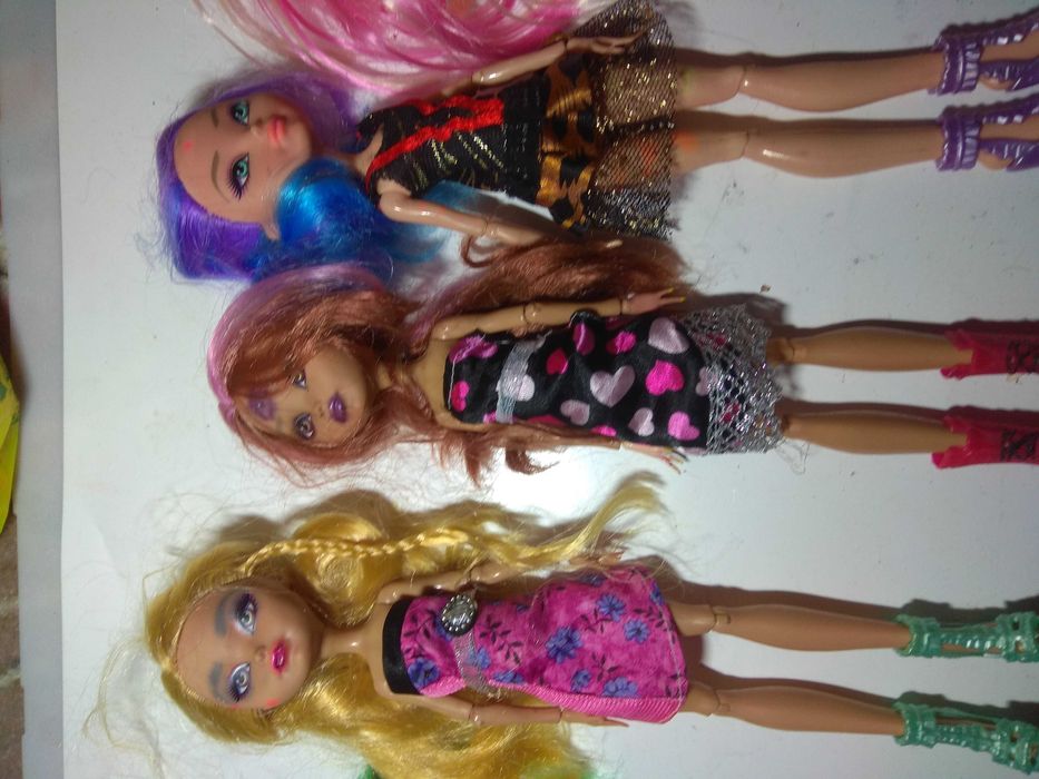 Колекція різних Ляльок Монстер хай