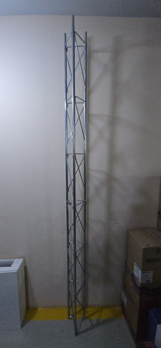 Torre em aço iluminação