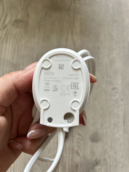 Escova Elétrica Oral-B Braun com Carregador