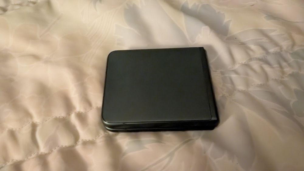 Vendo telemóvel marca Samsung Zflip 3 5G está como novo negócio em mão na minha ária de residência