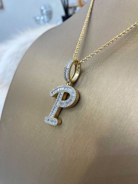 Wisiorek z diamentami naturalnymi Literka 4.50 CT bagiety