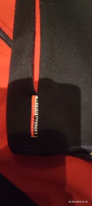 Ceglasty windstoper z czarnymi wstawkami , rozmiar S