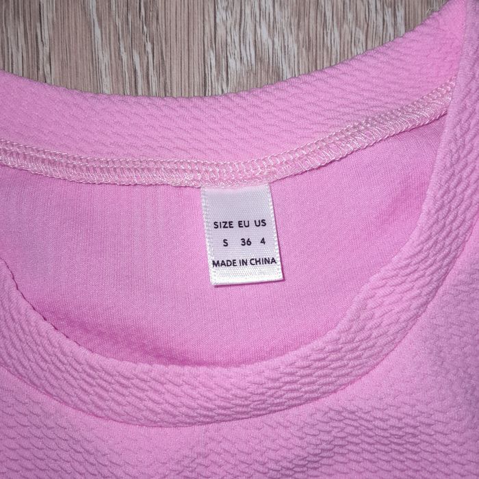 Продам футболку жіночу.