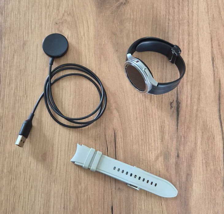Używany, zalany zegarek Samsung Galaxy Watch 4 Classic