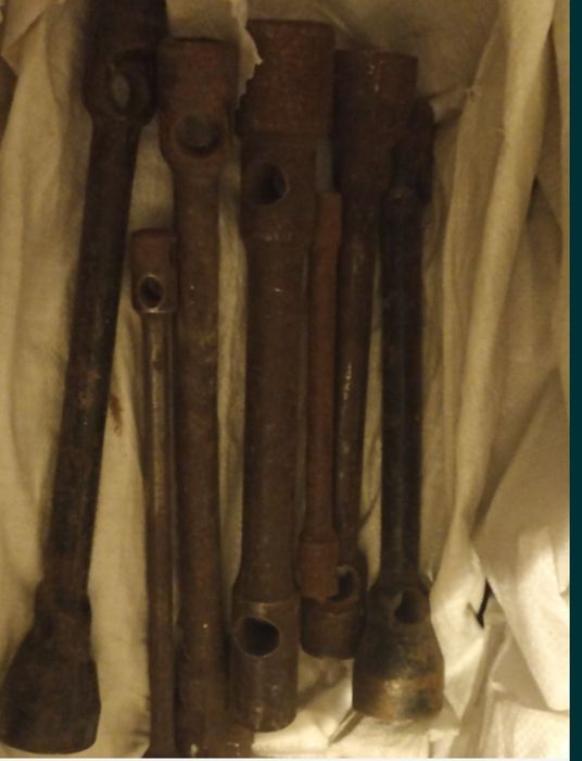 Балонний ключ металевий