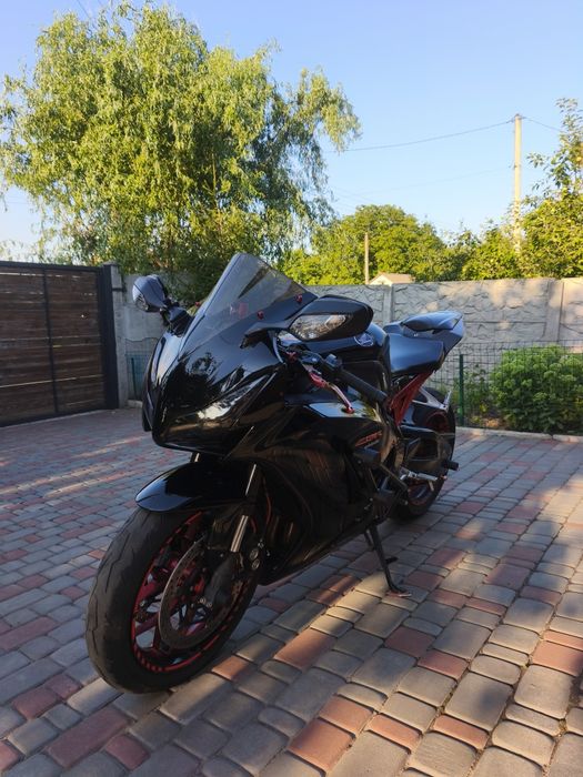 Honda CBR 1000RR (Suzuki gsx r, Yamaha yzf R1)