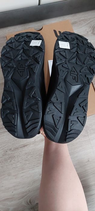 Nowe Czarne buty 4F