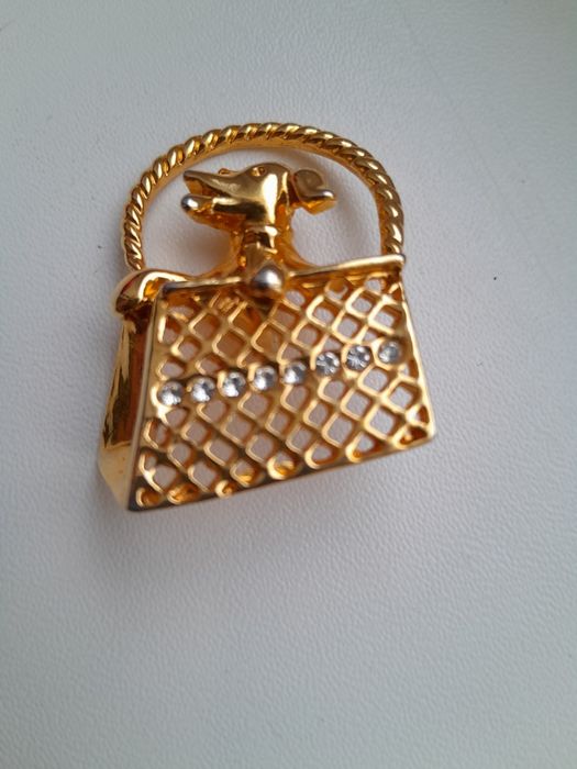 Брошка собачка пуговичка.