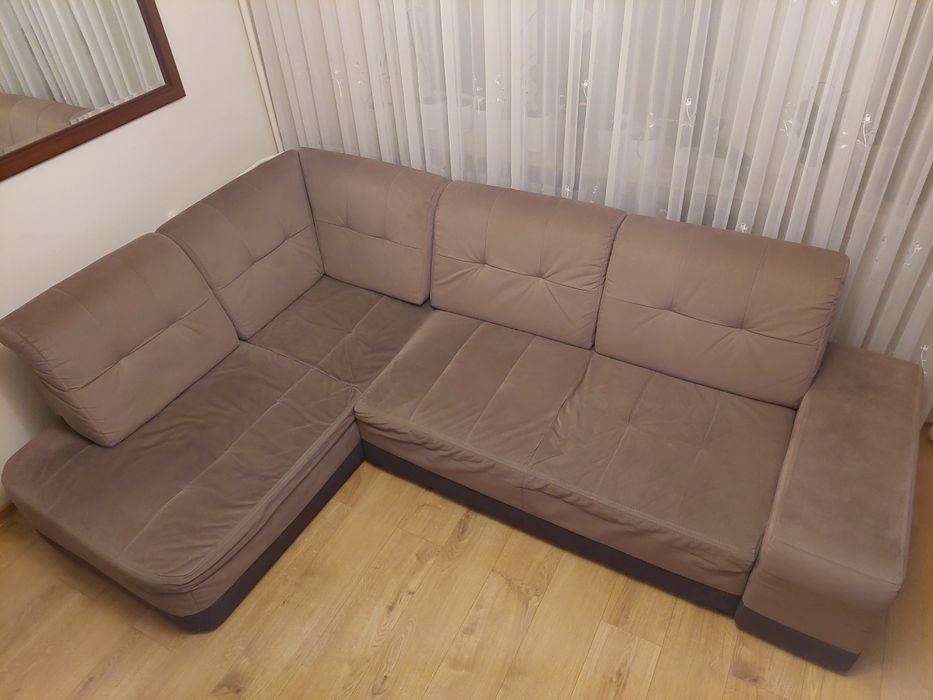 Narożna  kanapa z funkcją  spania