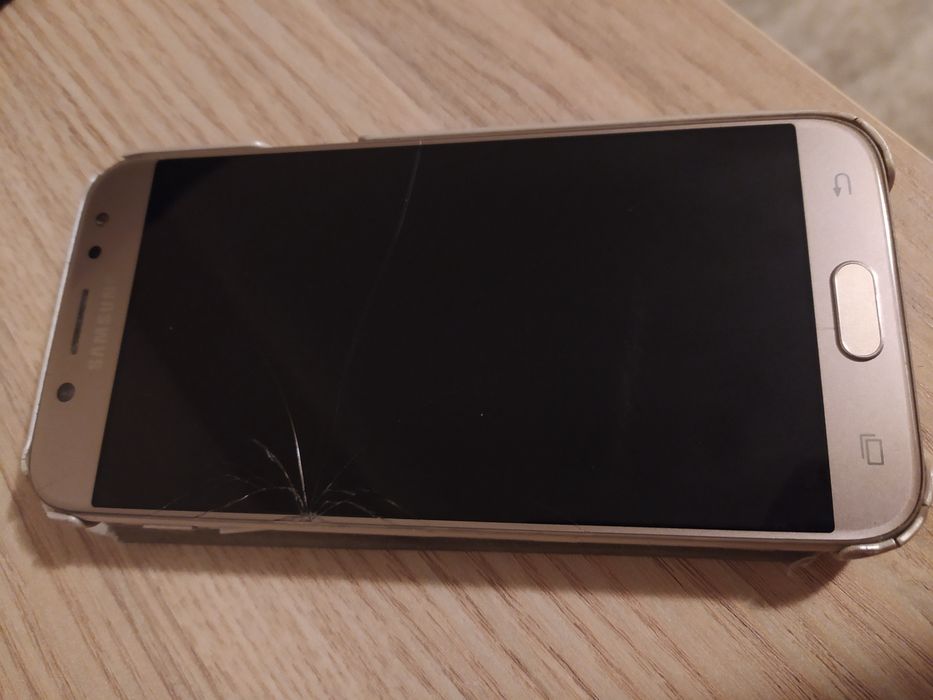 Smartphone Samsung j5 2017 dourado com ecrã partido